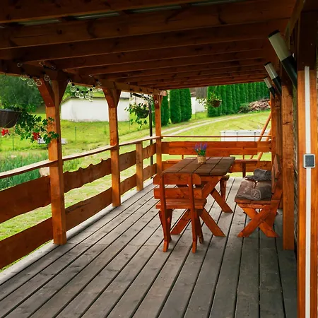 Na Mazurach Nad Stawem Z Jacuzzi